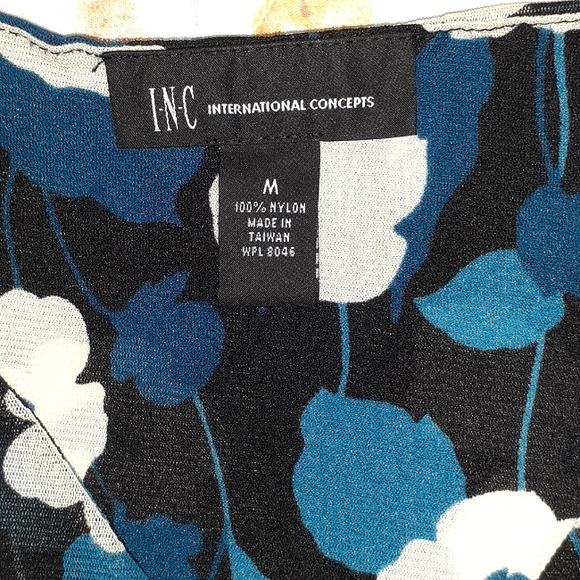 INC International Concepts Floral Top Ties in Back PERFECT CONDITION Size Medium - Picture 2 of 5